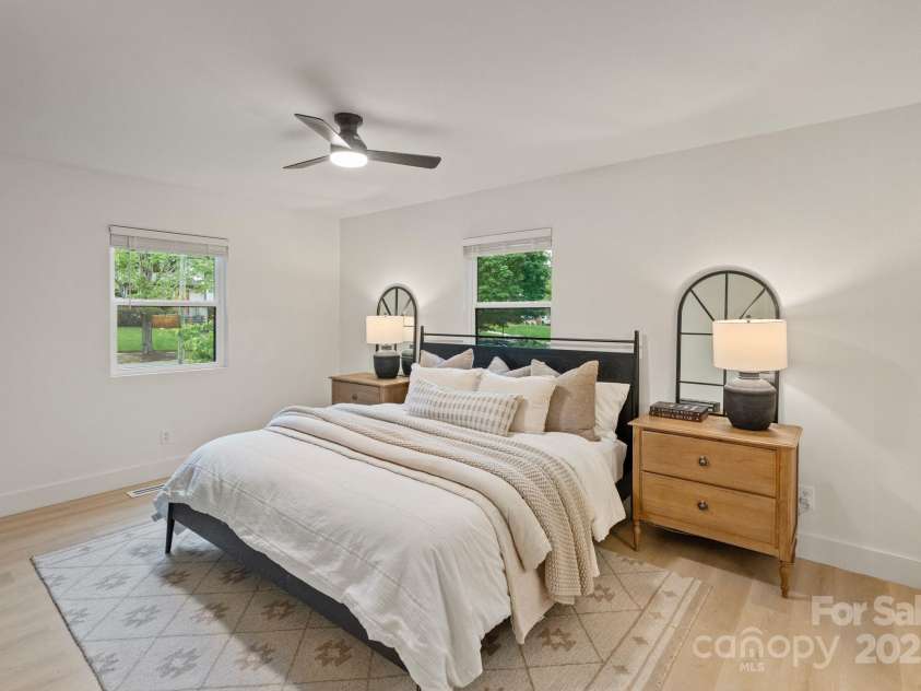 3326 Winterfield Place, Charlotte, NC 28205.  MLS# CAR4264919, YatesRealty ID 24851. Primary Bedroom