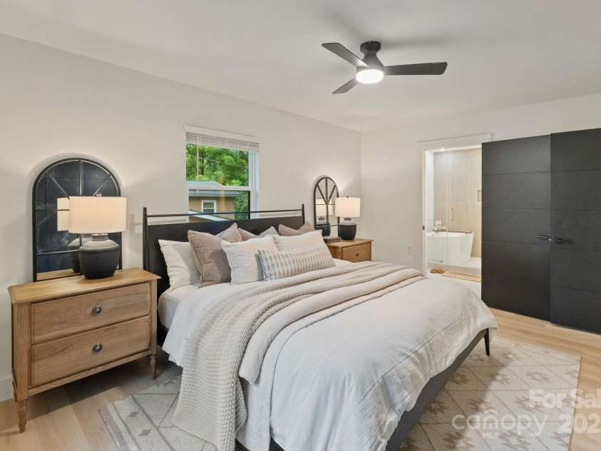 3326 Winterfield Place, Charlotte, NC 28205.  MLS# CAR4264919, YatesRealty ID 24851. Primary with Spa Like En-Suite