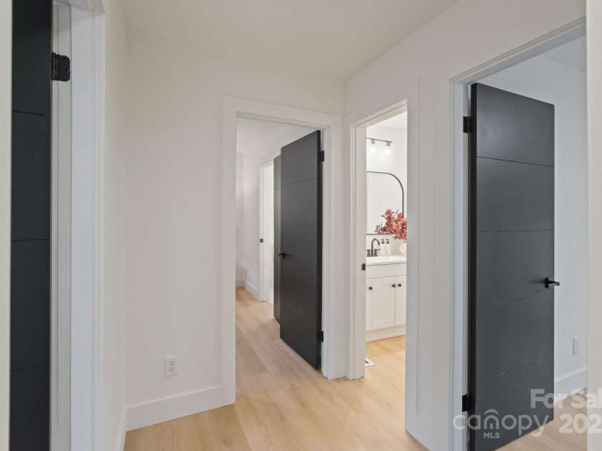 3326 Winterfield Place, Charlotte, NC 28205.  MLS# CAR4264919, YatesRealty ID 24851. Spacious Hallway with Linen Closet
