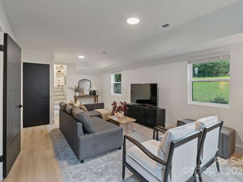 3326 Winterfield Place, Charlotte, NC 28205.  MLS# CAR4264919, YatesRealty ID 24851. TV Room/Playroom, Reading, etc.