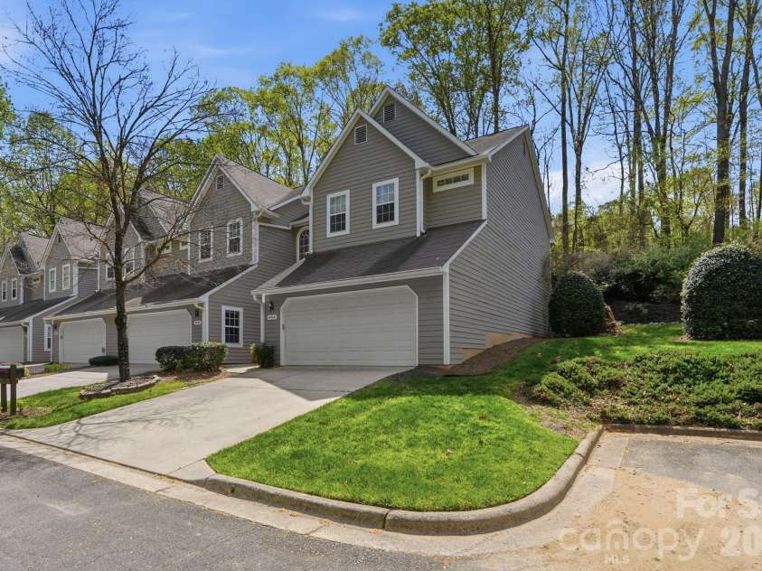 9026 Saint Pierre Lane, Charlotte, NC 28277.  MLS# CAR4381576, YatesRealty ID 24852. 
