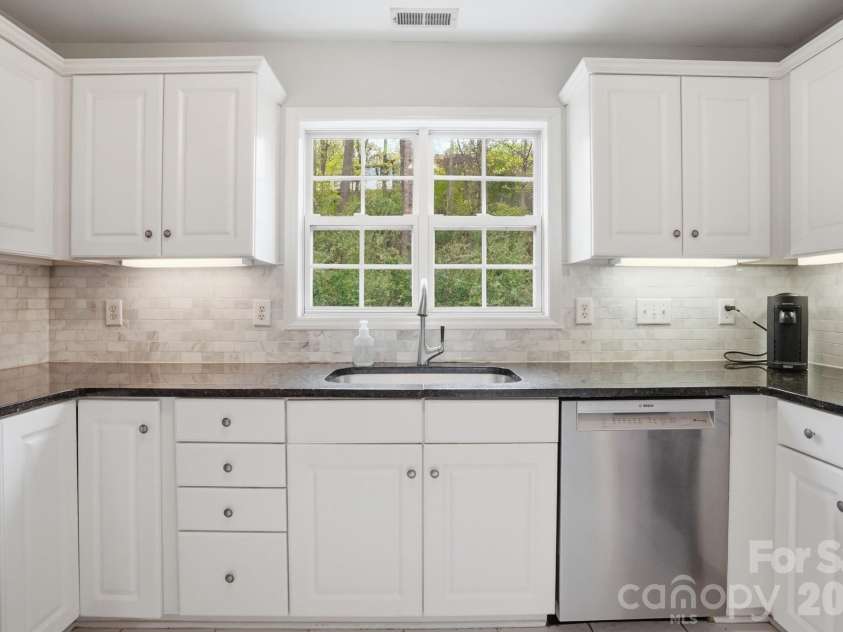 9026 Saint Pierre Lane, Charlotte, NC 28277.  MLS# CAR4381576, YatesRealty ID 24852. Updated appliances