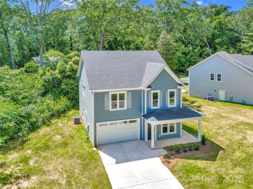 1651 Carolina Circle, Gastonia, NC 28054.  MLS# CAR4288979, YatesRealty ID 24855. 