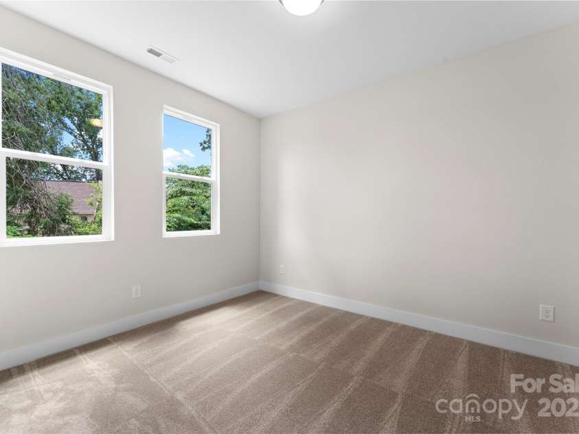 1651 Carolina Circle, Gastonia, NC 28054.  MLS# CAR4288979, YatesRealty ID 24855. Bonus Room