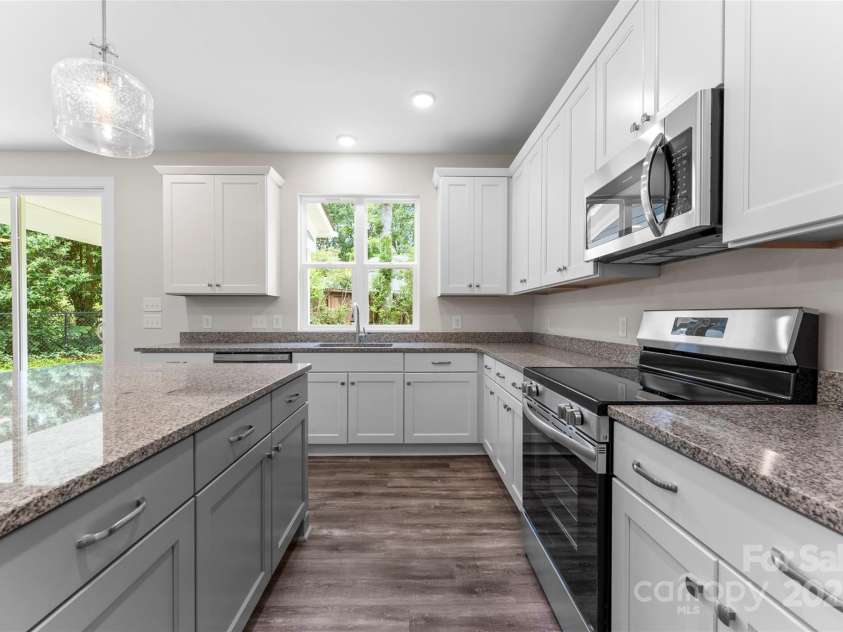 1651 Carolina Circle, Gastonia, NC 28054.  MLS# CAR4288979, YatesRealty ID 24855. Kitchen