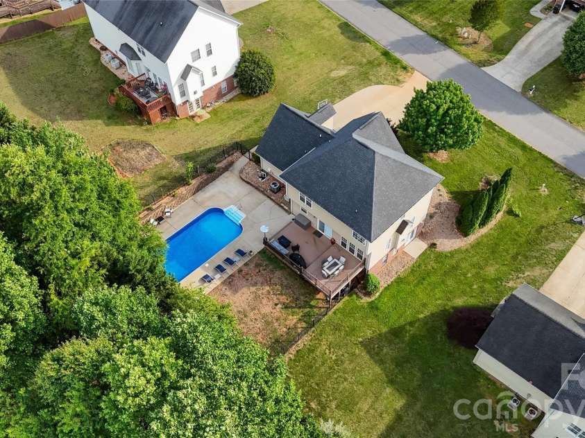 2604 Ironwood Drive, Hickory, NC 28602.  MLS# CAR4374197, YatesRealty ID 24857. 