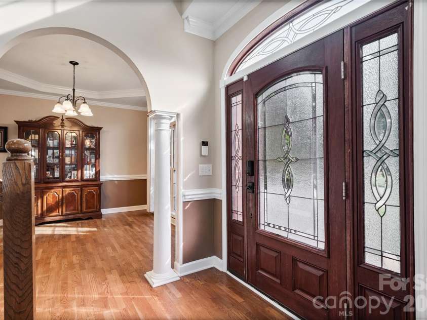 2604 Ironwood Drive, Hickory, NC 28602.  MLS# CAR4374197, YatesRealty ID 24857. 