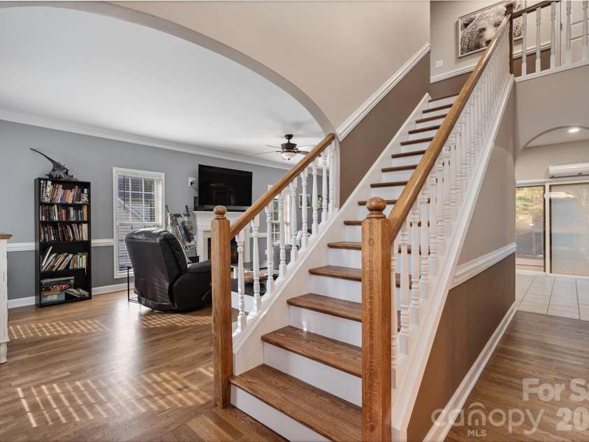 2604 Ironwood Drive, Hickory, NC 28602.  MLS# CAR4374197, YatesRealty ID 24857. 