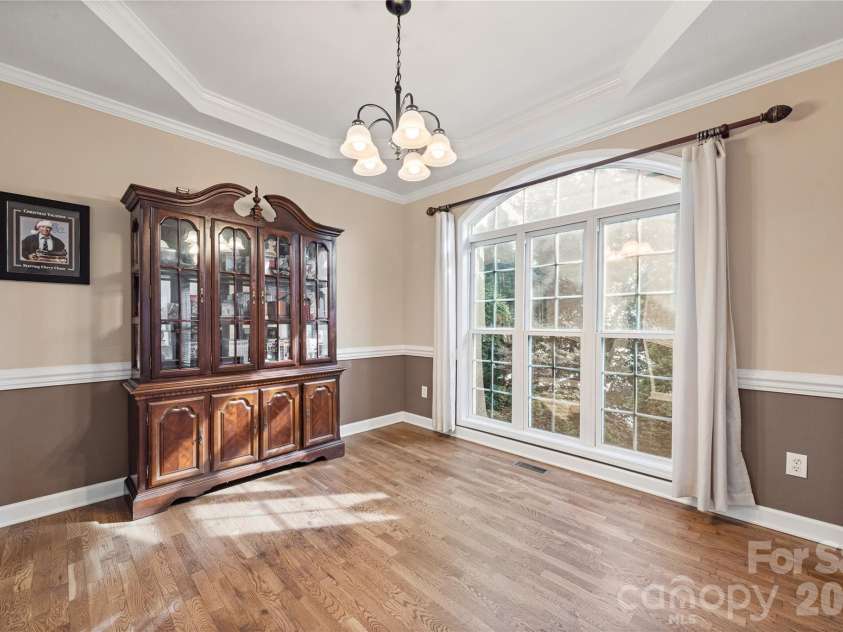 2604 Ironwood Drive, Hickory, NC 28602.  MLS# CAR4374197, YatesRealty ID 24857. 