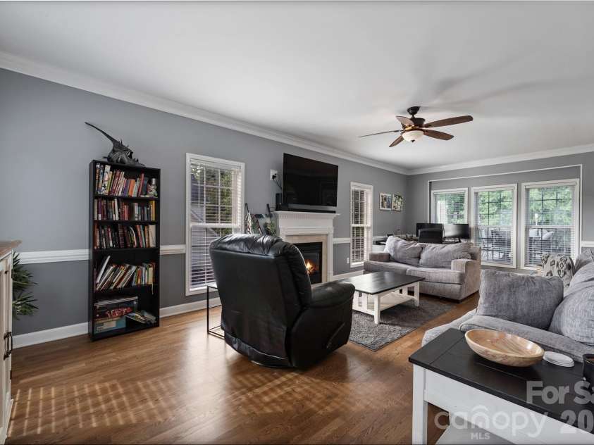 2604 Ironwood Drive, Hickory, NC 28602.  MLS# CAR4374197, YatesRealty ID 24857. 