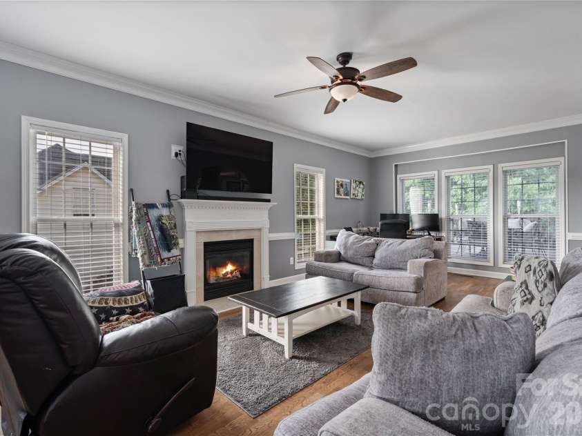 2604 Ironwood Drive, Hickory, NC 28602.  MLS# CAR4374197, YatesRealty ID 24857. 