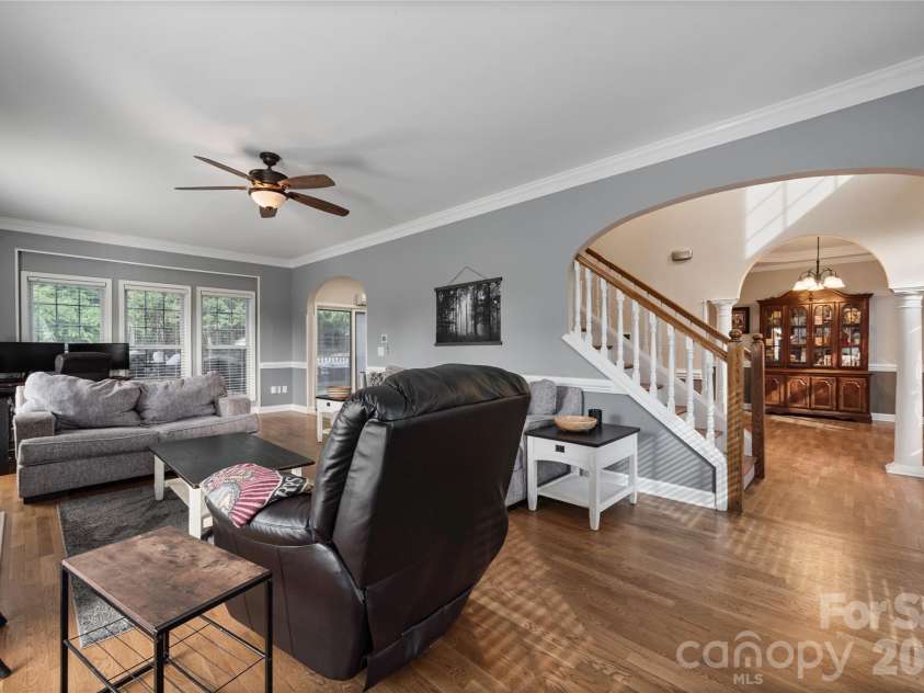 2604 Ironwood Drive, Hickory, NC 28602.  MLS# CAR4374197, YatesRealty ID 24857. 