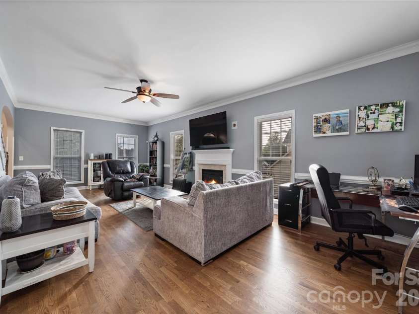 2604 Ironwood Drive, Hickory, NC 28602.  MLS# CAR4374197, YatesRealty ID 24857. 