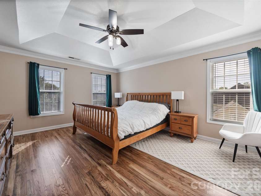 2604 Ironwood Drive, Hickory, NC 28602.  MLS# CAR4374197, YatesRealty ID 24857. 