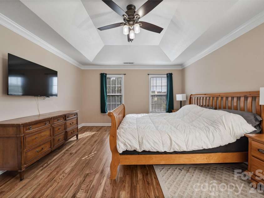 2604 Ironwood Drive, Hickory, NC 28602.  MLS# CAR4374197, YatesRealty ID 24857. 
