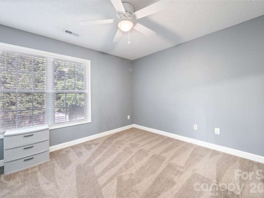 2604 Ironwood Drive, Hickory, NC 28602.  MLS# CAR4374197, YatesRealty ID 24857. 