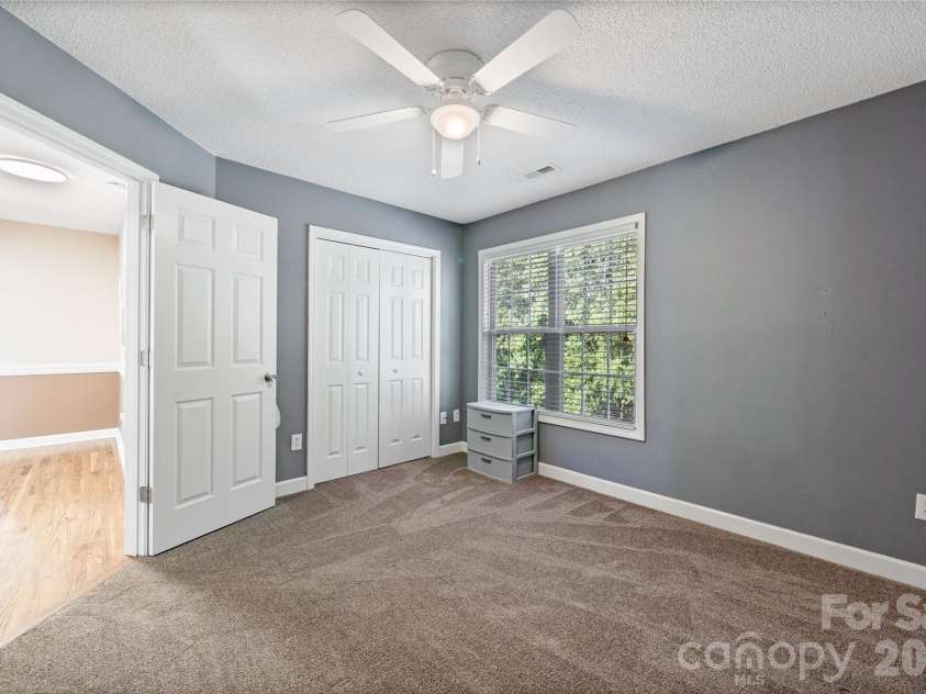2604 Ironwood Drive, Hickory, NC 28602.  MLS# CAR4374197, YatesRealty ID 24857. 