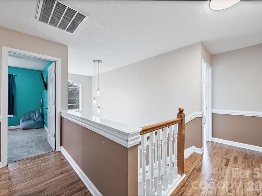 2604 Ironwood Drive, Hickory, NC 28602.  MLS# CAR4374197, YatesRealty ID 24857. 