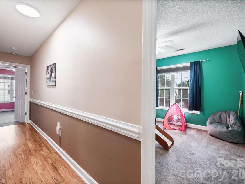 2604 Ironwood Drive, Hickory, NC 28602.  MLS# CAR4374197, YatesRealty ID 24857. 