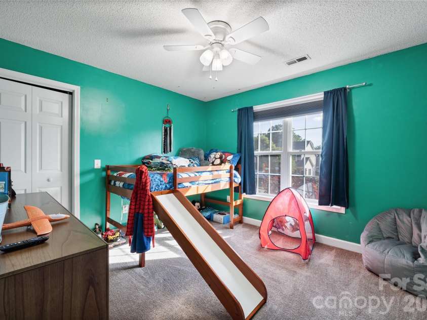 2604 Ironwood Drive, Hickory, NC 28602.  MLS# CAR4374197, YatesRealty ID 24857. 