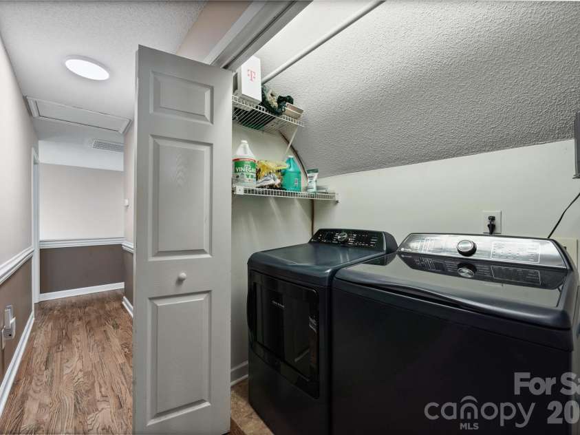 2604 Ironwood Drive, Hickory, NC 28602.  MLS# CAR4374197, YatesRealty ID 24857. 