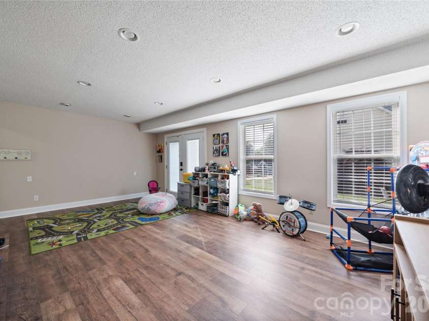 2604 Ironwood Drive, Hickory, NC 28602.  MLS# CAR4374197, YatesRealty ID 24857. 