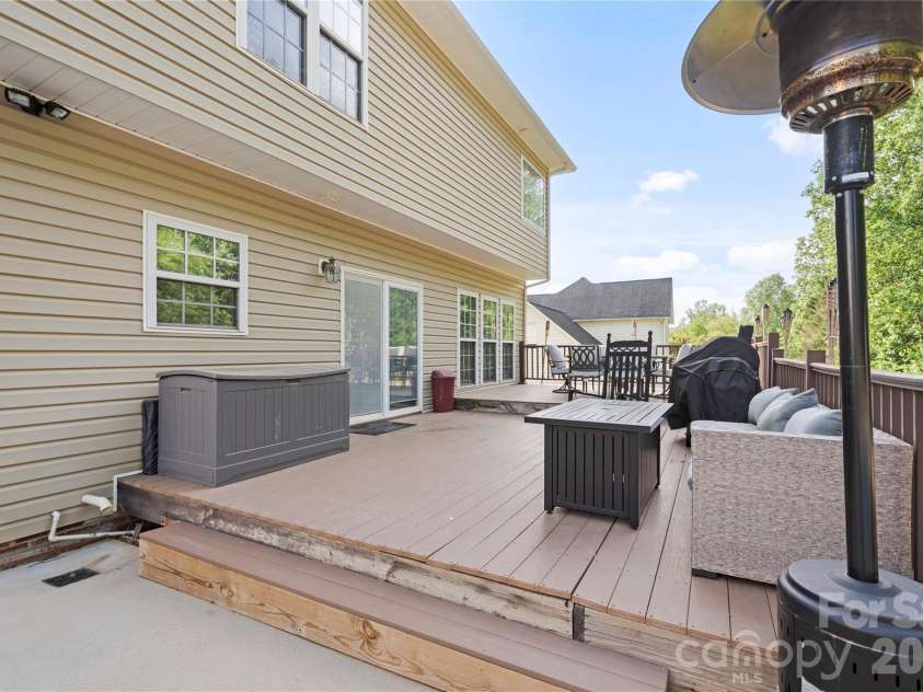 2604 Ironwood Drive, Hickory, NC 28602.  MLS# CAR4374197, YatesRealty ID 24857. 