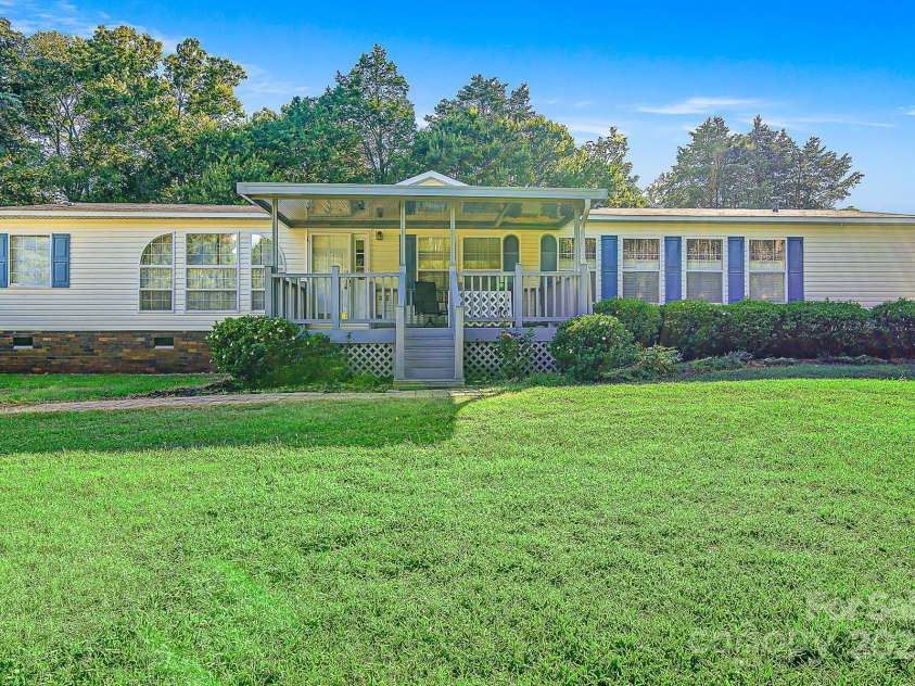 425 Knotty Pine Circle, Salisbury, NC 28146.  MLS# CAR4277180, YatesRealty ID 24857. 