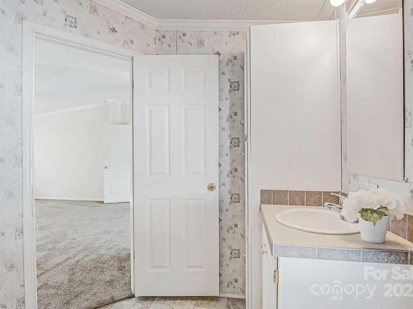 425 Knotty Pine Circle, Salisbury, NC 28146.  MLS# CAR4277180, YatesRealty ID 24857. 