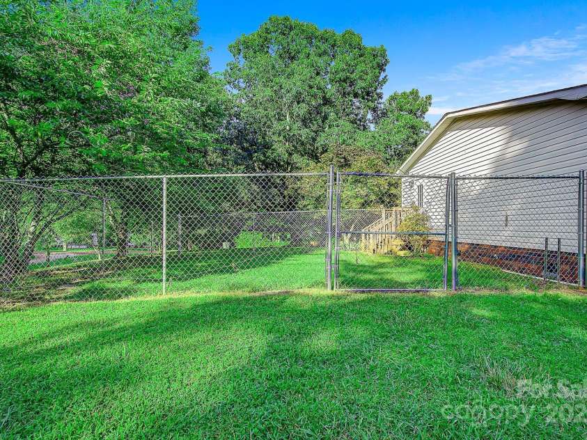 425 Knotty Pine Circle, Salisbury, NC 28146.  MLS# CAR4277180, YatesRealty ID 24857. 