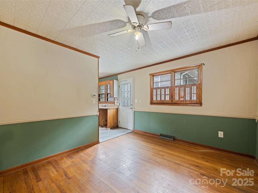 3575 Dellwood Road, Waynesville, NC 28786.  MLS# CAR4278401, YatesRealty ID 24860. 