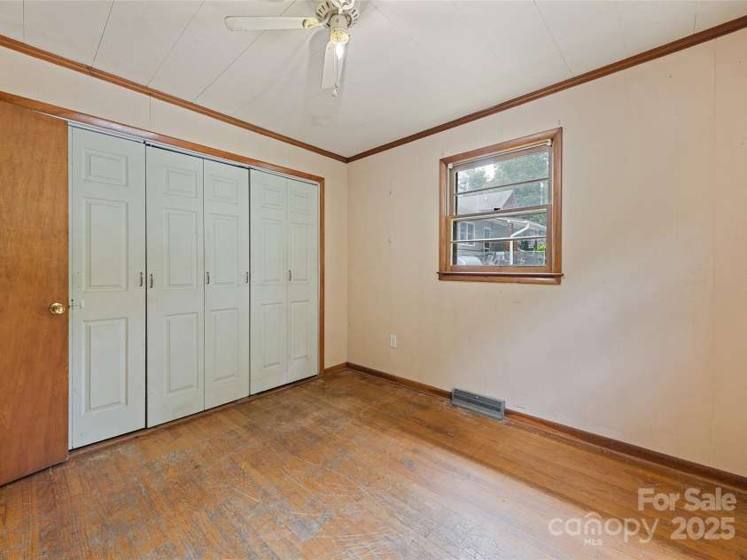3575 Dellwood Road, Waynesville, NC 28786.  MLS# CAR4278401, YatesRealty ID 24860. 