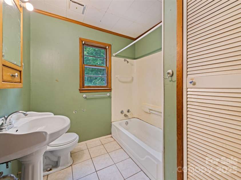 3575 Dellwood Road, Waynesville, NC 28786.  MLS# CAR4278401, YatesRealty ID 24860. 