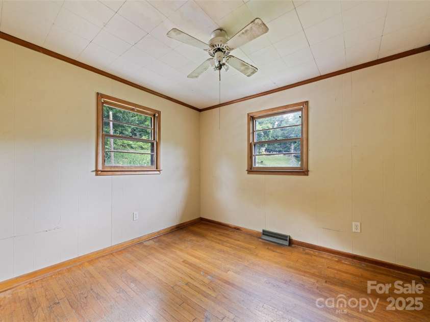 3575 Dellwood Road, Waynesville, NC 28786.  MLS# CAR4278401, YatesRealty ID 24860. 