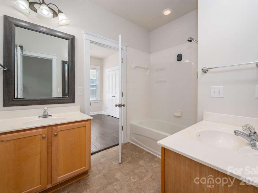 10102 Tolleson Avenue, Charlotte, NC 28277.  MLS# CAR4245861, YatesRealty ID 24861. 