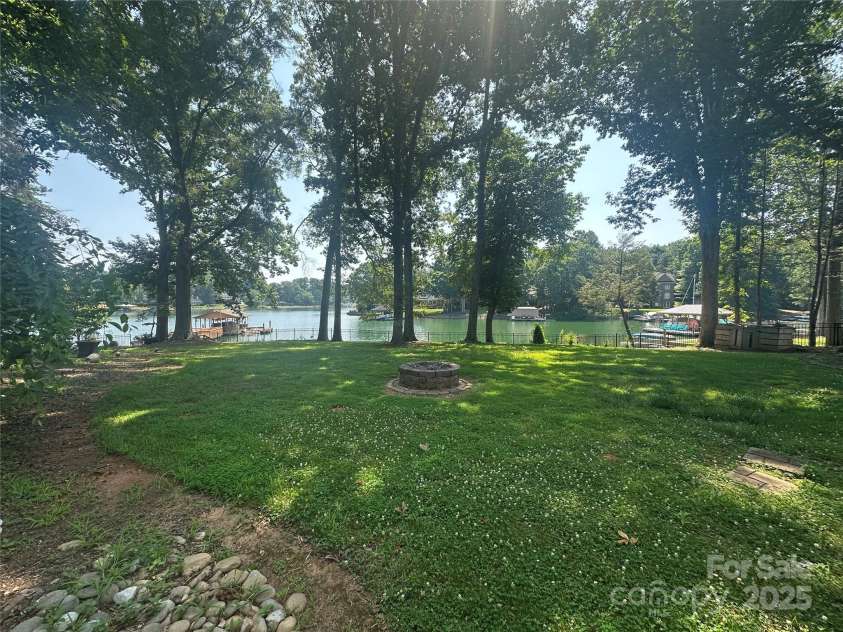 195 Keats Road, Mooresville, NC 28117.  MLS# CAR4274382, YatesRealty ID 24862. 