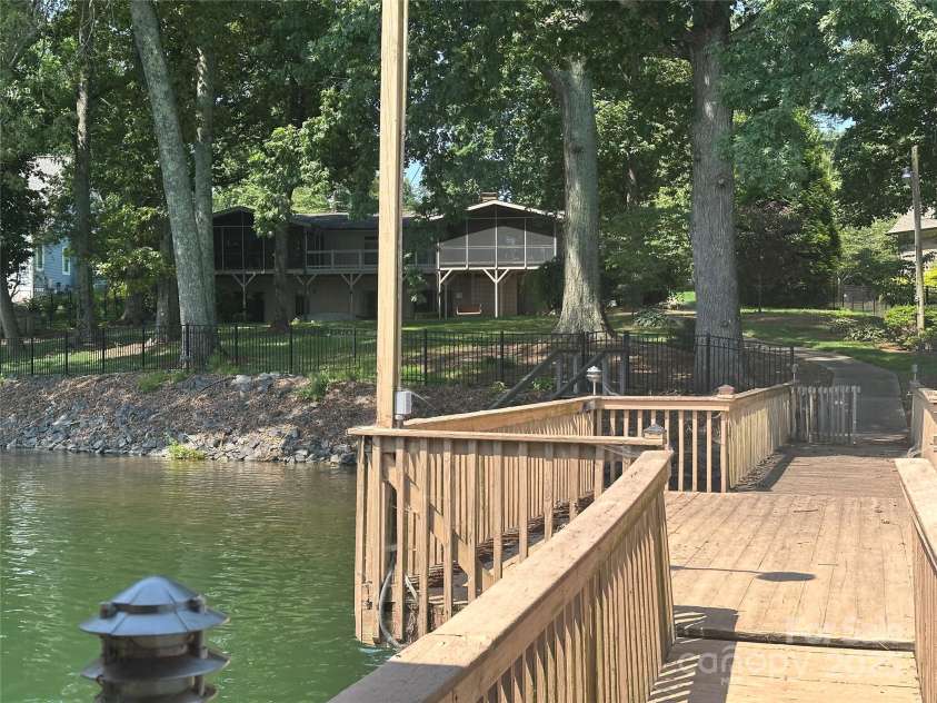 195 Keats Road, Mooresville, NC 28117.  MLS# CAR4274382, YatesRealty ID 24862. 