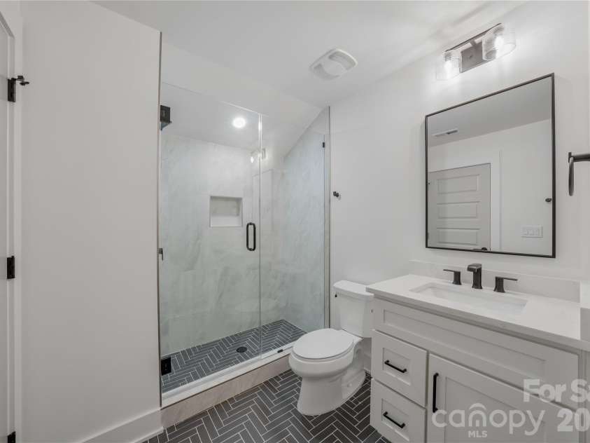 2812 Phillips Avenue, Charlotte, NC 28208.  MLS# CAR4380332, YatesRealty ID 24864. 