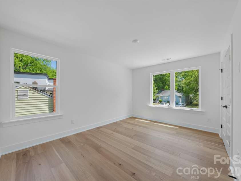 2812 Phillips Avenue, Charlotte, NC 28208.  MLS# CAR4380332, YatesRealty ID 24864. 