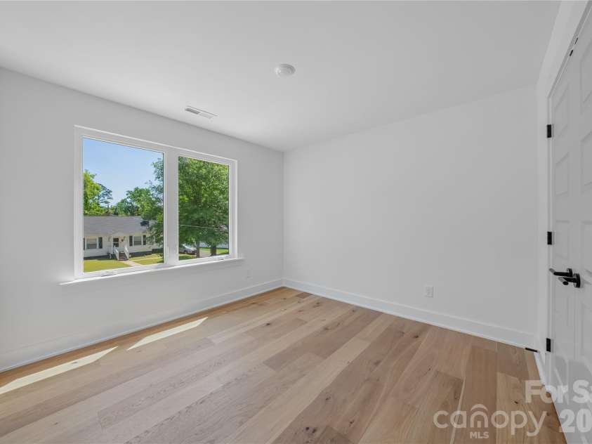 2812 Phillips Avenue, Charlotte, NC 28208.  MLS# CAR4380332, YatesRealty ID 24864. 