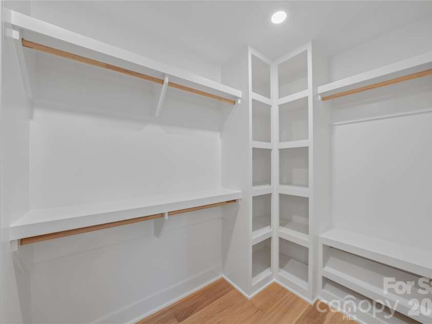 2812 Phillips Avenue, Charlotte, NC 28208.  MLS# CAR4380332, YatesRealty ID 24864. 