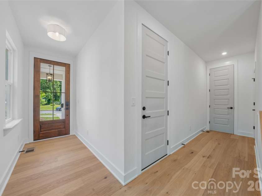 2812 Phillips Avenue, Charlotte, NC 28208.  MLS# CAR4380332, YatesRealty ID 24864. 