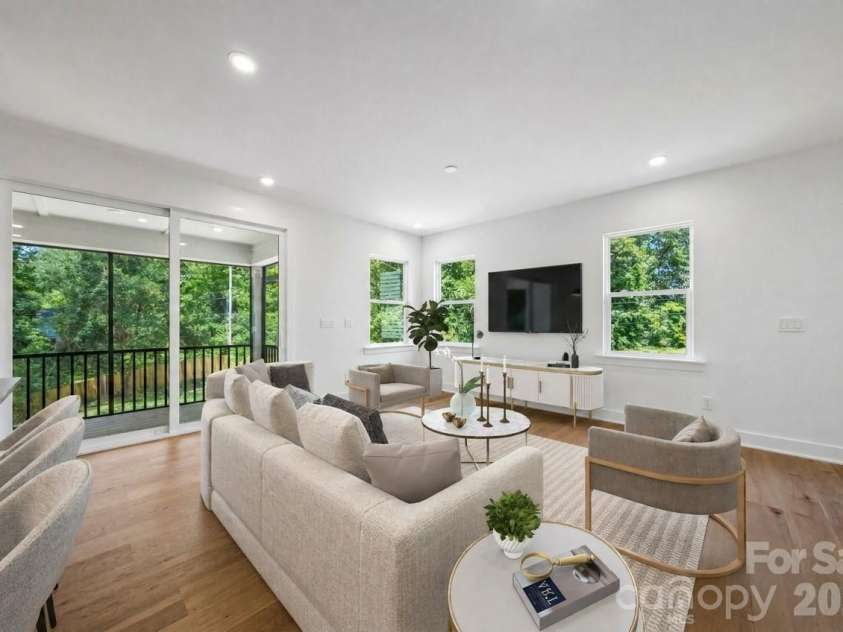 2812 Phillips Avenue, Charlotte, NC 28208.  MLS# CAR4380332, YatesRealty ID 24864. 