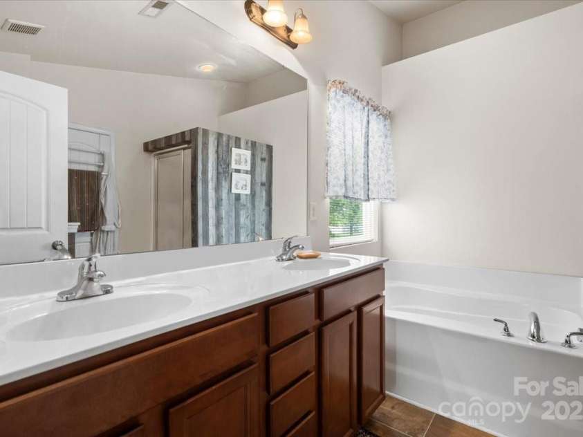 9511 Turning Wheel Drive, Charlotte, NC 28214.  MLS# CAR4270402, YatesRealty ID 24865. 