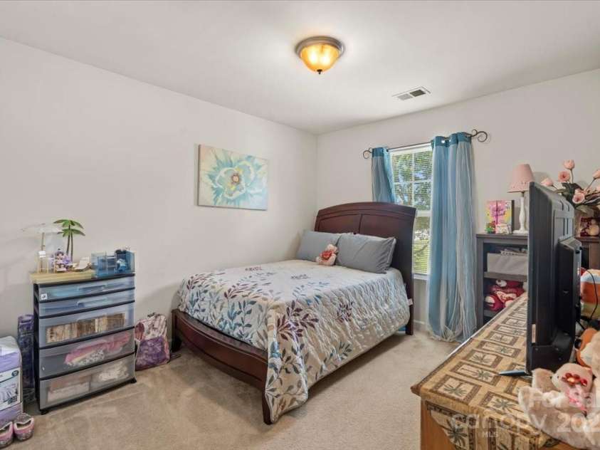 9511 Turning Wheel Drive, Charlotte, NC 28214.  MLS# CAR4270402, YatesRealty ID 24865. 