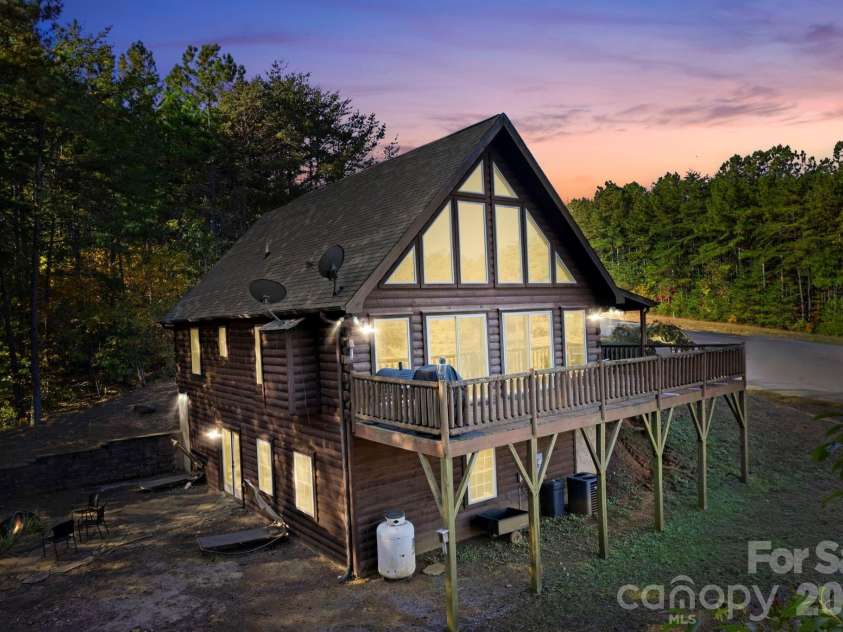 105 Palisade Drive, Mill Spring, NC 28756.  MLS# CAR4384255, YatesRealty ID 24866. 
