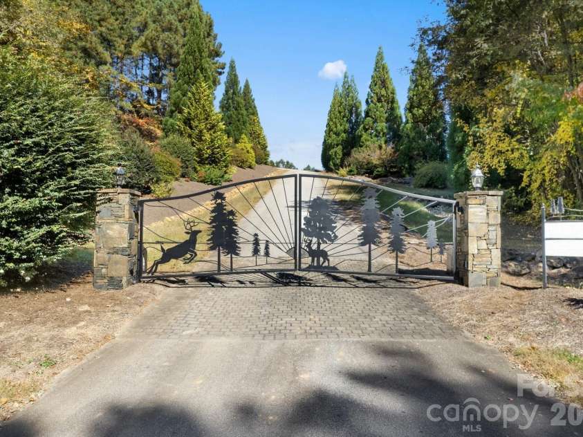 105 Palisade Drive, Mill Spring, NC 28756.  MLS# CAR4384255, YatesRealty ID 24866. 