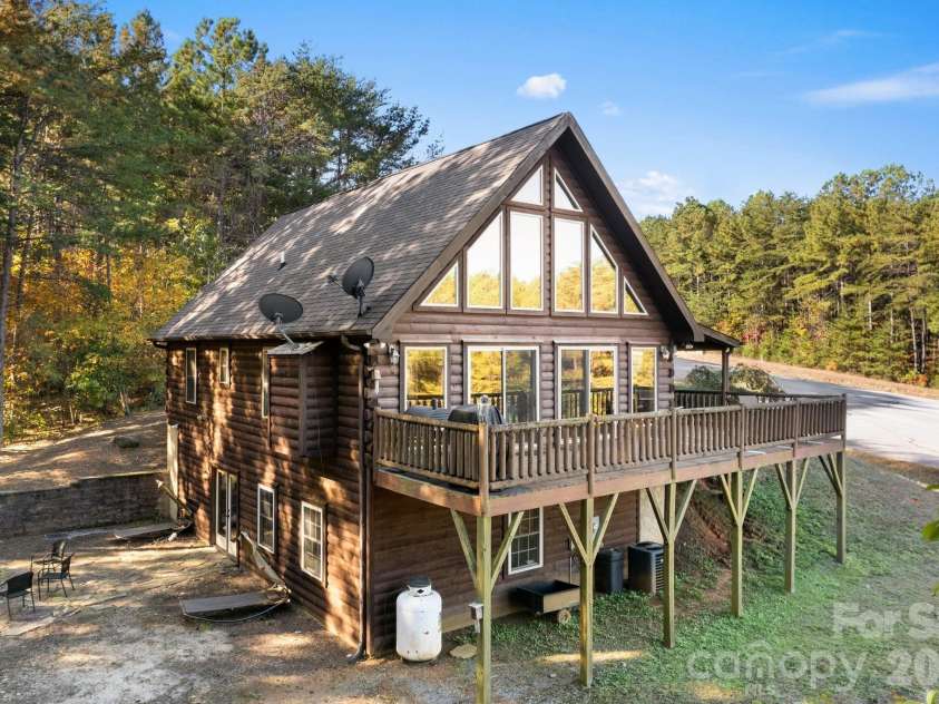 105 Palisade Drive, Mill Spring, NC 28756.  MLS# CAR4384255, YatesRealty ID 24866. Adorable cabin in gated subdivision.  STR's are allowed!