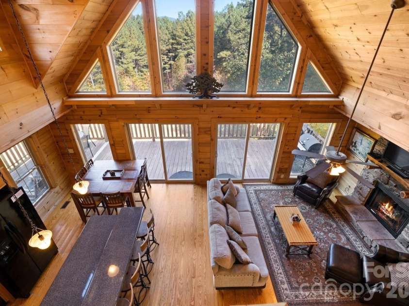 105 Palisade Drive, Mill Spring, NC 28756.  MLS# CAR4384255, YatesRealty ID 24866. Light and bright