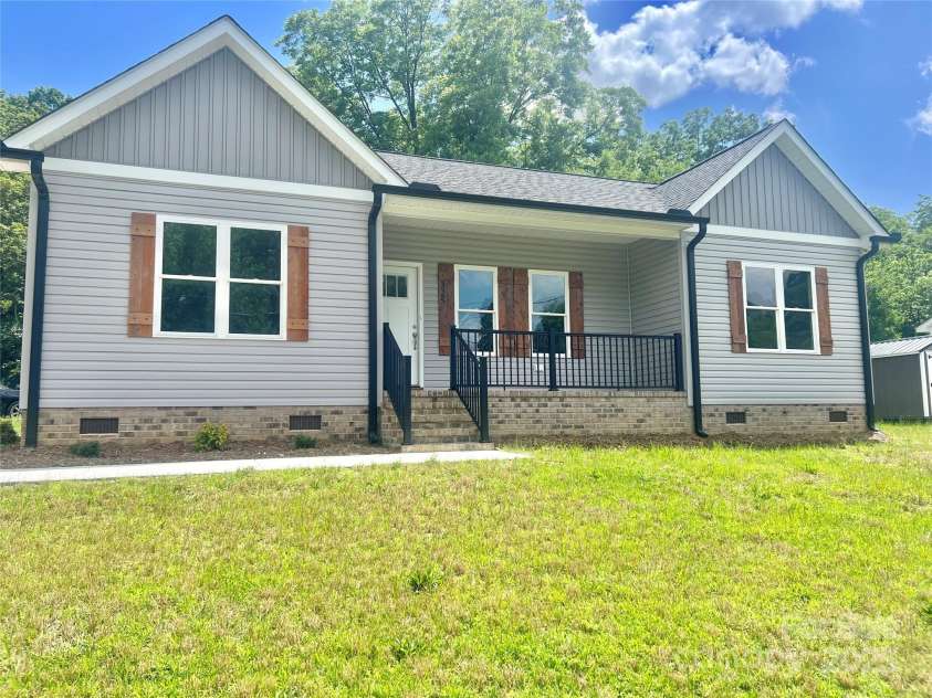 325 Jordan Avenue, Spencer, NC 28159.  MLS# CAR4269843, YatesRealty ID 24867. 325 Jordan Ave.